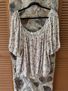 NWT REITMANS-Light Cream Floral Peasant Top - Women's Casual Blouse